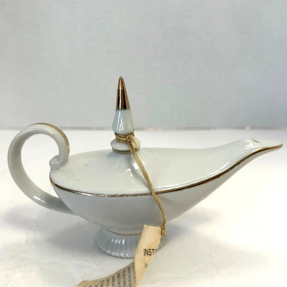 Vintage 1967 Chadwick-Miller Aladdin's Lamp White Porcelain Gold Trim Japan‎ Oil